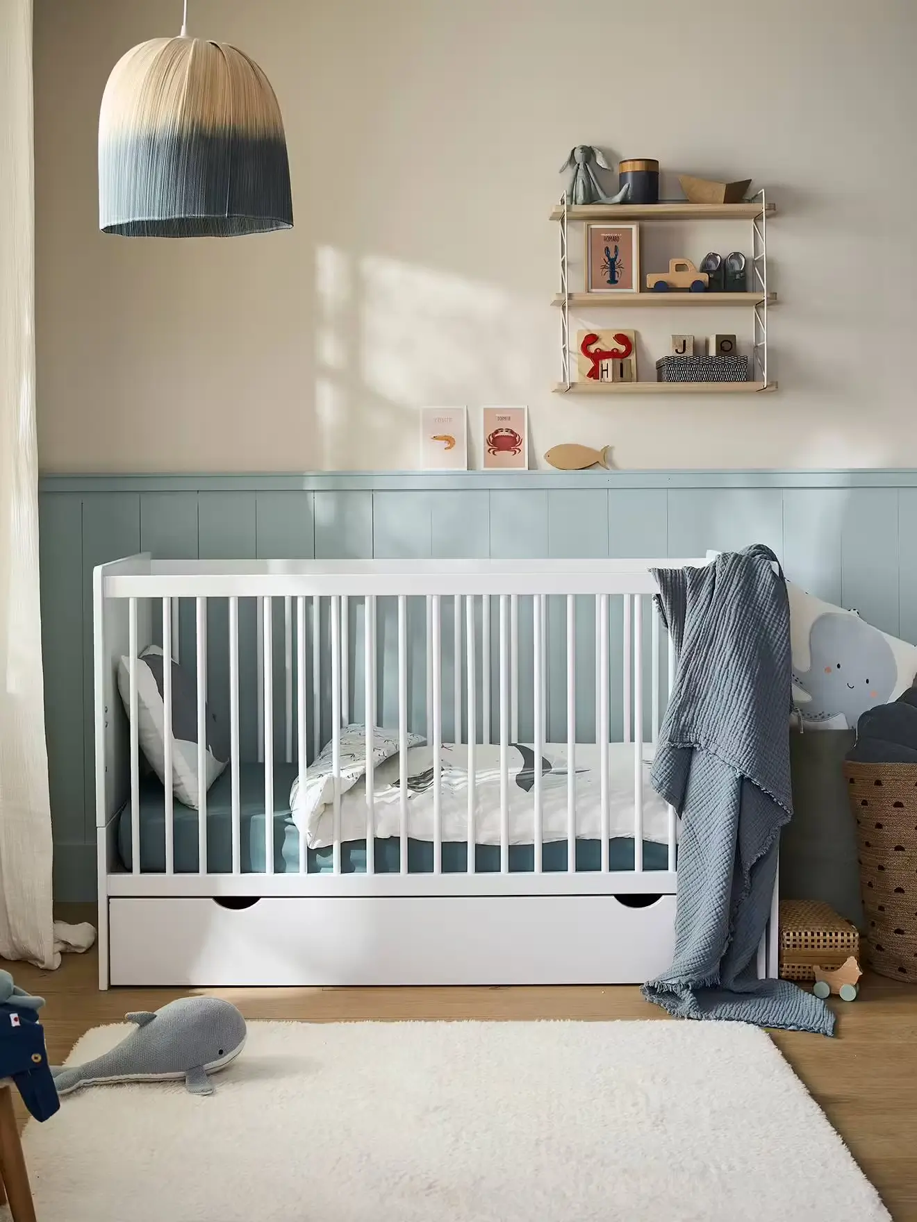 Un lit évolutif en bois de la marque Marsell, pour lé bébés de 0 à 3 ans.